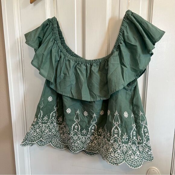 Haute Monde Green off shoulder lace design crop top - Picture 7 of 10